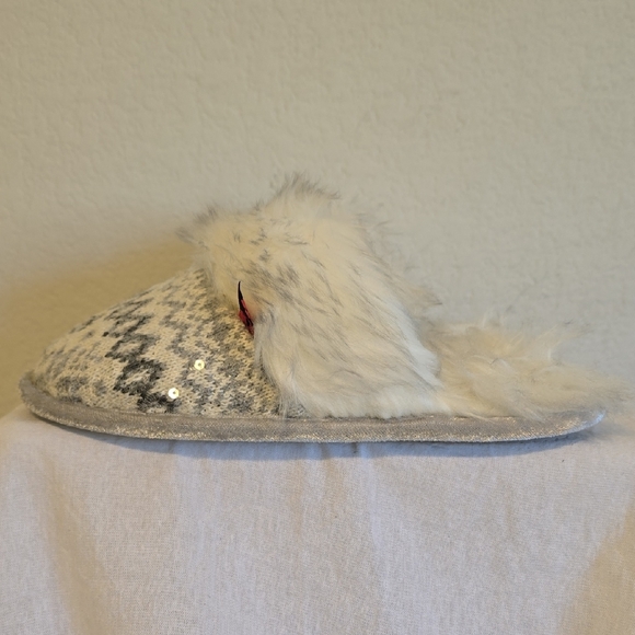 Foot Petals Gray and White Women's Slippers. Size 7-8 Like New - Picture 2 of 16
